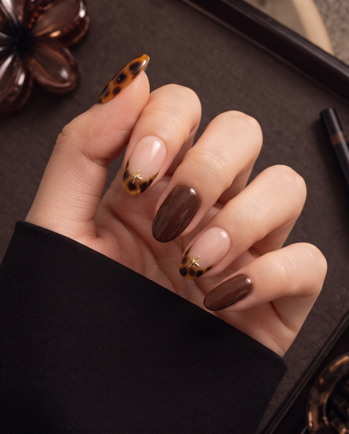Amber tortoiseshell, chocolate brown, and nude pink star press-on nails