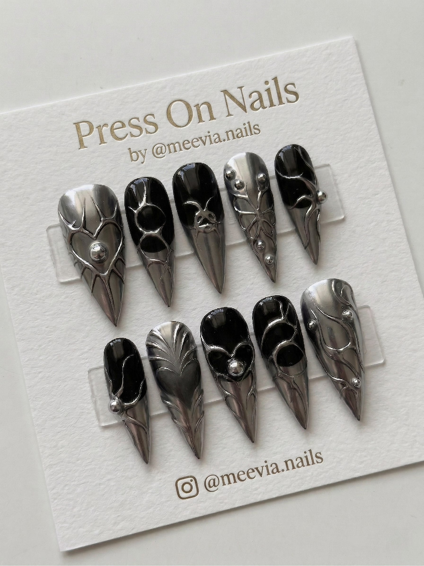 Stiletto-shaped black and silver chrome press on nails with 3D liquid metal art